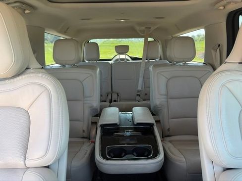 Used 2020 Lincoln Navigator L Reserve w/ Luxury Package AWD/4WD image 16