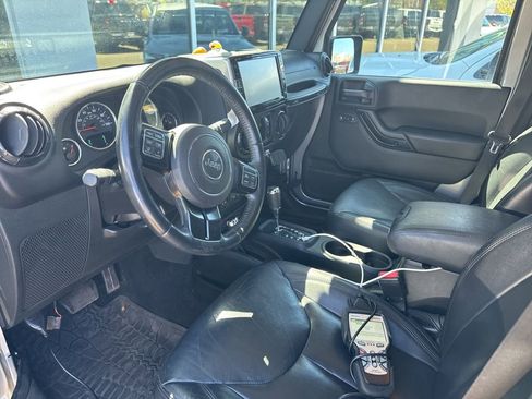 Used 2017 Jeep Wrangler Unlimited Sahara image 11