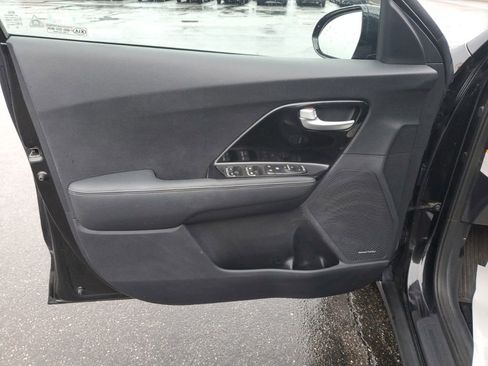 Used 2017 Kia Niro EX image 23