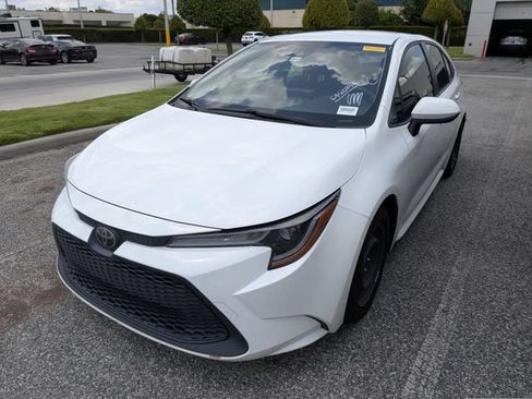 Used 2020 Toyota Corolla LE FWD image 2