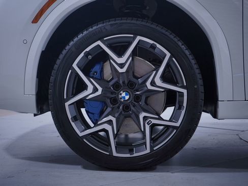 Used 2025 BMW X2 xDrive28i w/ M Sport Package AWD/4WD image 2