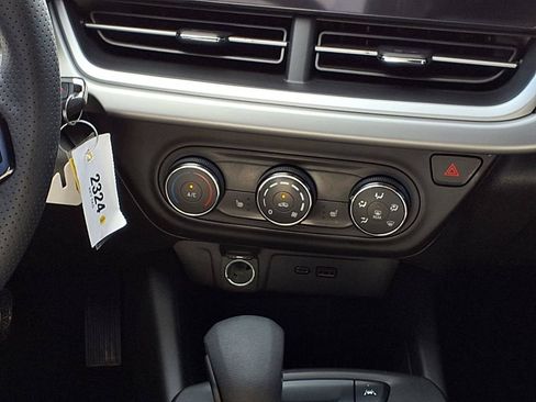 Used 2024 Chevrolet Trax RS FWD image 16