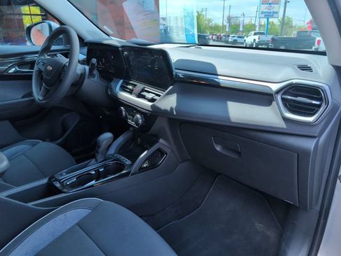 Used 2025 Chevrolet TrailBlazer LT AWD/4WD image 28