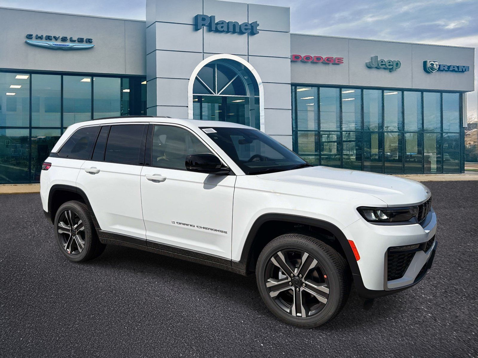 New 2027 Jeep Grand Cherokee Limited AWD/4WD image 1