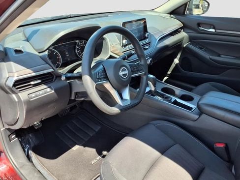 Used 2025 Nissan Altima 2.5 SV FWD image 16