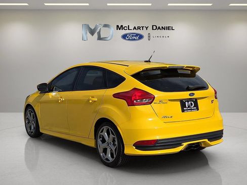 Used 2018 Ford Focus ST FWD image 4