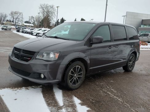 Used 2018 Dodge Grand Caravan SXT w/ Driver Convenience Group image 4