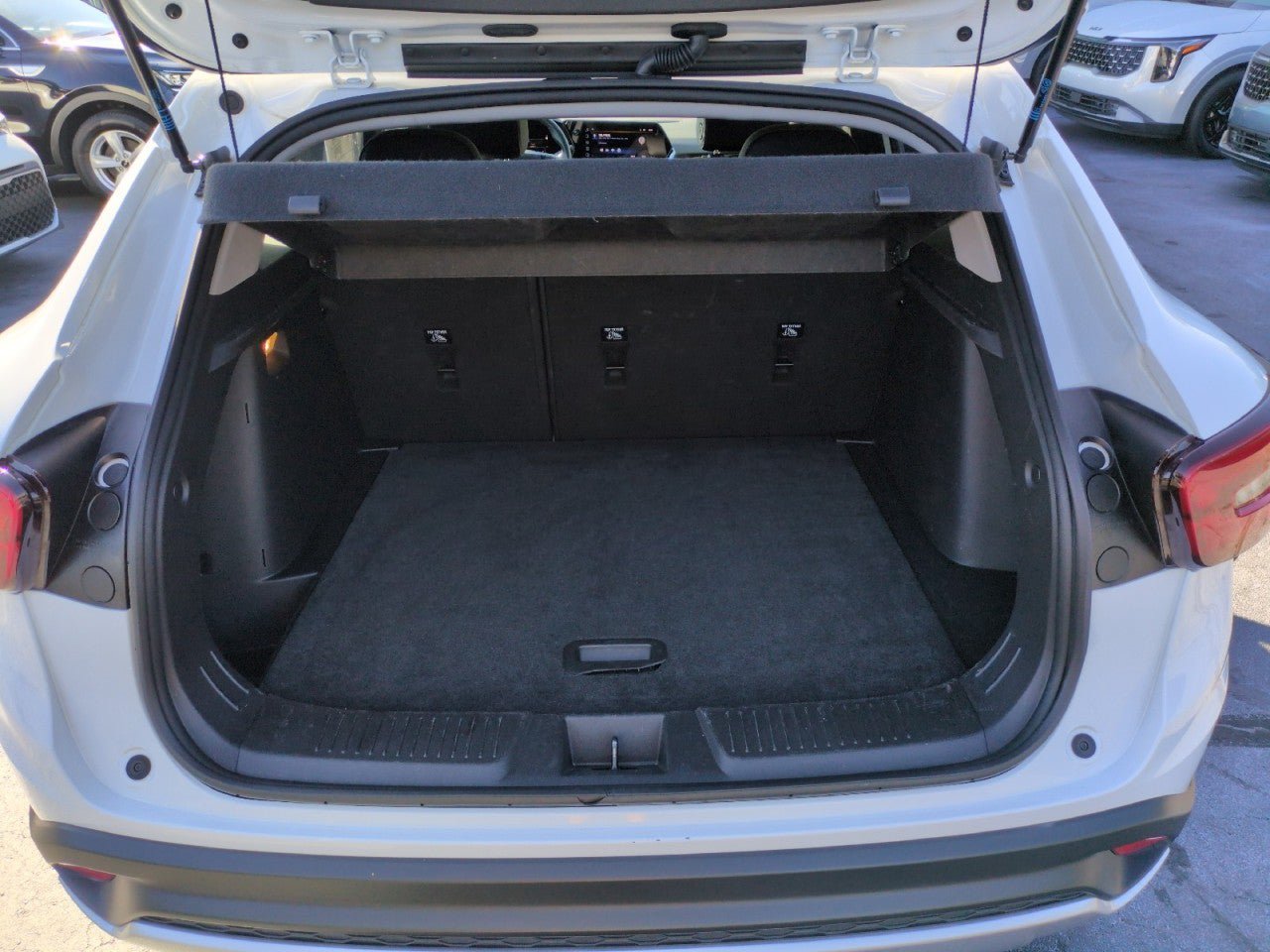Used 2025 Chevrolet Trax LT FWD image 23
