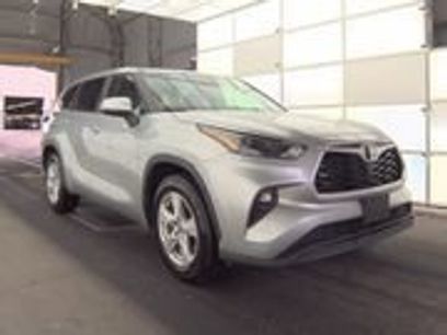 Used 2023 Toyota Highlander LE