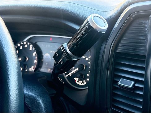 Used 2024 Nissan Titan SV w/ SV Convenience Package image 16