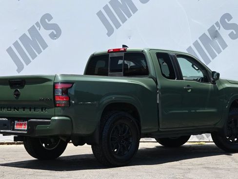 Used 2022 Nissan Frontier SV w/ Technology Package AWD/4WD image 5