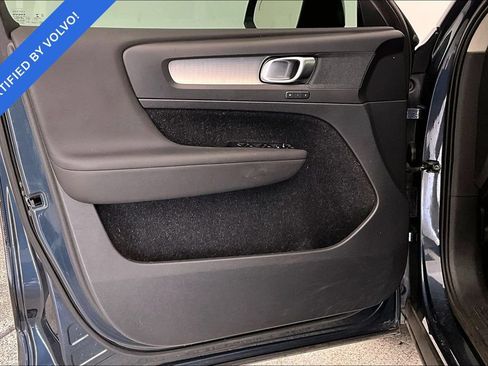 Used 2021 Volvo XC40 T4 Momentum w/ Protection Package Premier FWD image 18