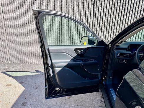 New 2025 Lincoln Aviator AWD w/ Jet Appearance Package image 14