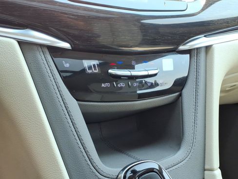 Used 2021 Cadillac XT6 Premium Luxury FWD image 10