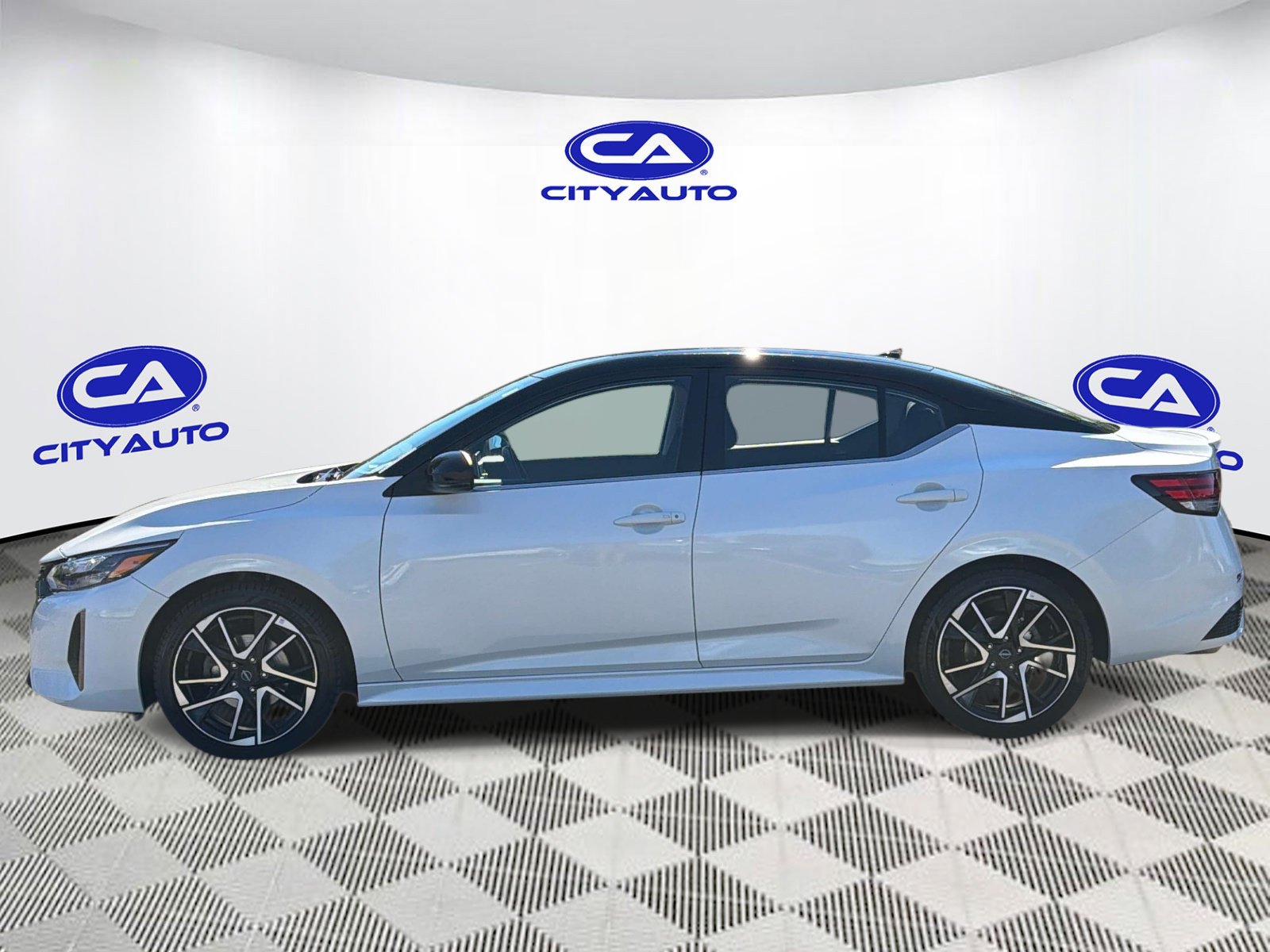 Used 2025 Nissan Sentra SR FWD image 7