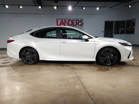 Used 2025 Toyota Camry XSE FWD image 8