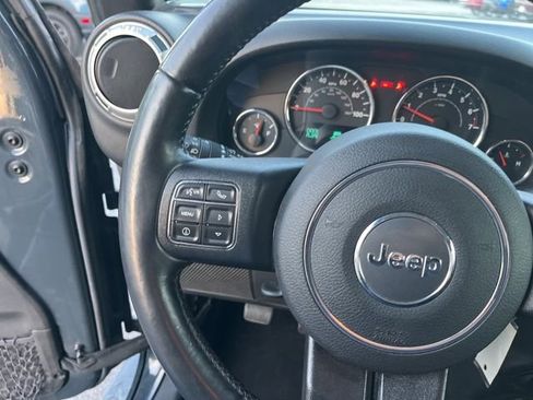 Used 2016 Jeep Wrangler Unlimited Rubicon w/ Connectivity Group image 20