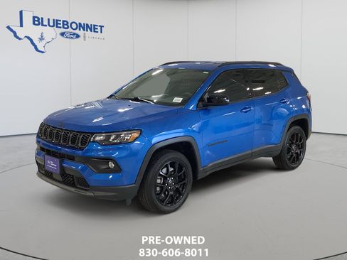 Used 2025 Jeep Compass Latitude w/ Altitude Special Edition AWD/4WD image 1