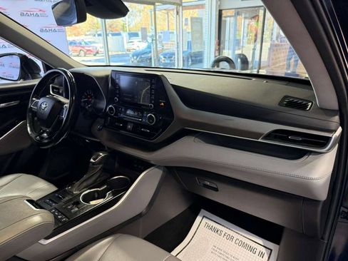 Used 2021 Toyota Highlander XLE image 60