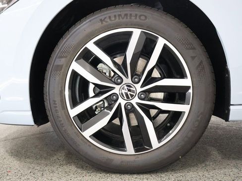 New 2025 Volkswagen Jetta SE image 5