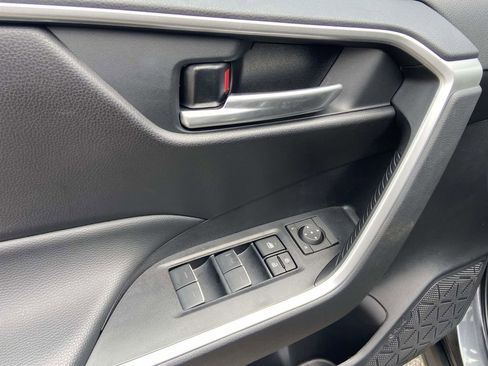 Used 2025 Toyota RAV4 XLE w/ Convenience Package FWD image 15