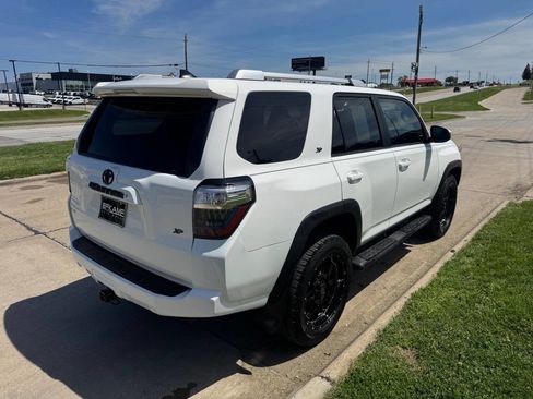 Used 2016 Toyota 4Runner SR5 AWD/4WD image 5