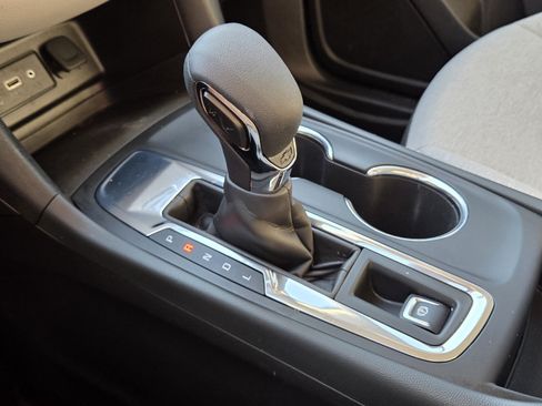 Used 2024 Chevrolet Equinox LS w/ LS Convenience Package FWD image 33