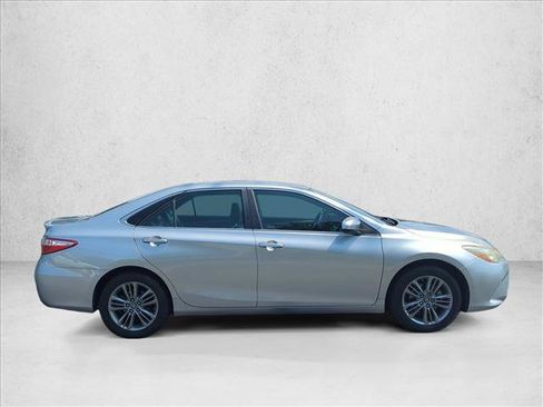 Used 2016 Toyota Camry SE FWD image 4