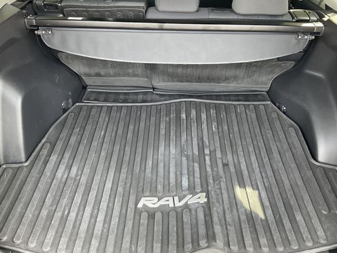 Used 2021 Toyota RAV4 XLE w/ XLE Grade Weather Package AWD/4WD image 39