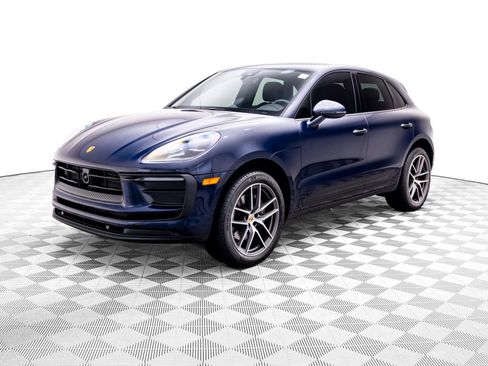 Certified 2023 Porsche Macan AWD/4WD image 1