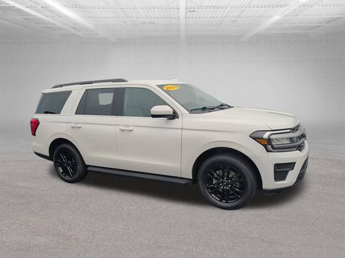 Used 2022 Ford Expedition XLT AWD/4WD image 16