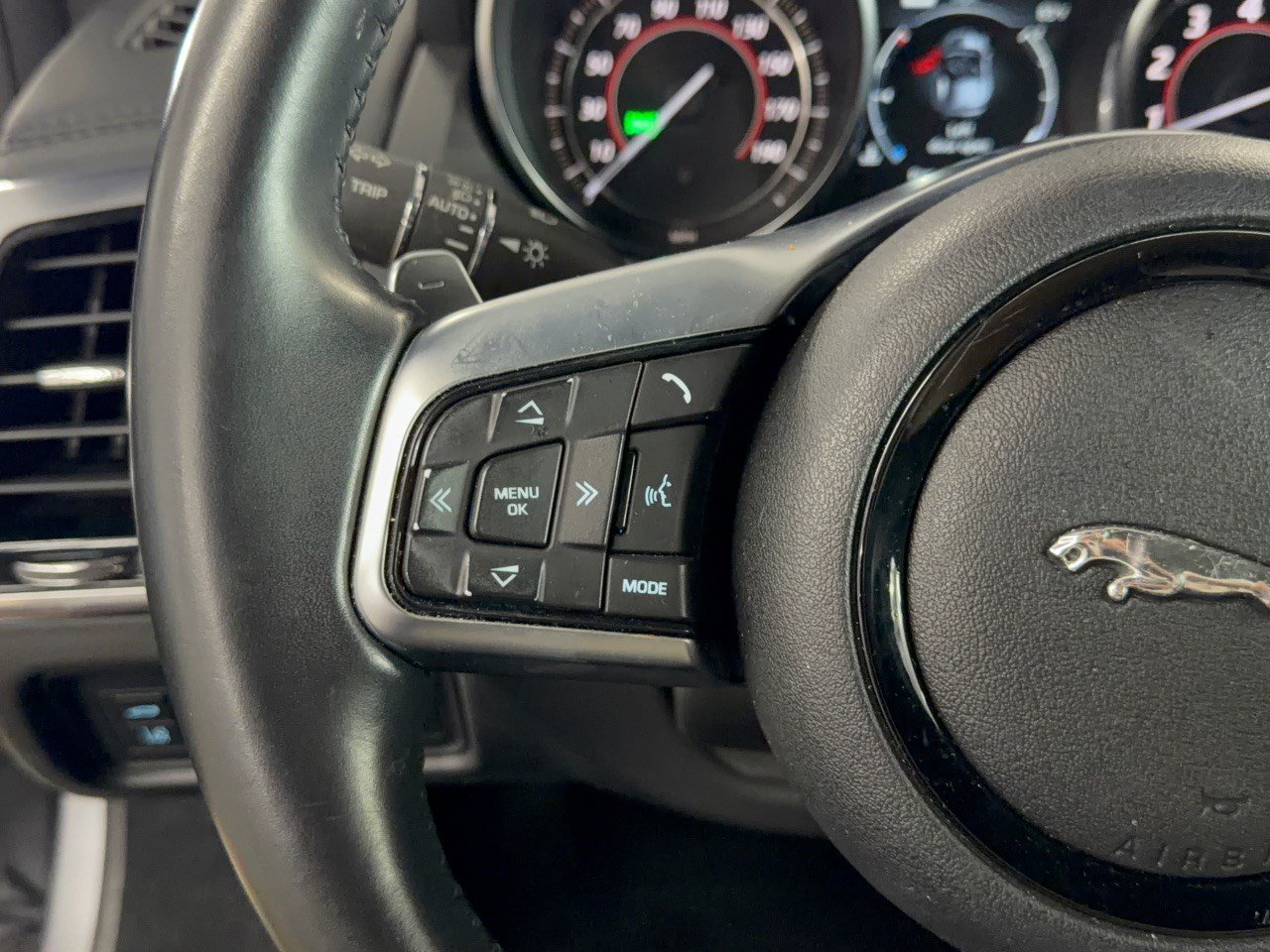 Used 2020 Jaguar F-TYPE Convertible RWD image 18