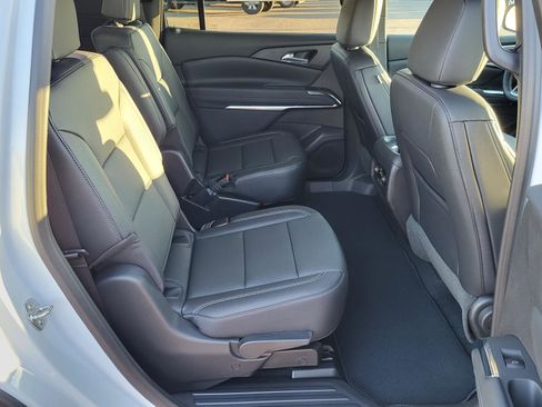 New 2026 Chevrolet Traverse LT image 11