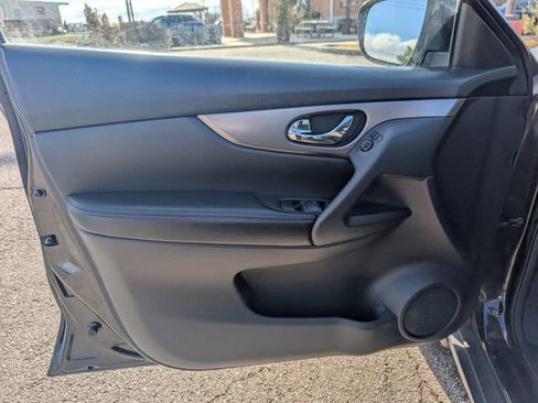 Used 2016 Nissan Rogue S image 9