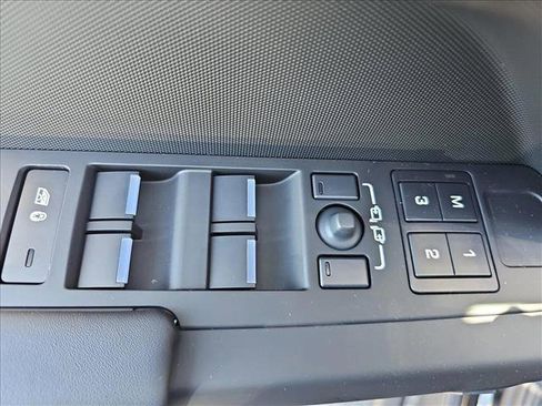 New 2025 Land Rover Defender 110 S image 27