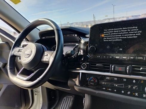 Used 2024 Nissan Pathfinder SL image 17