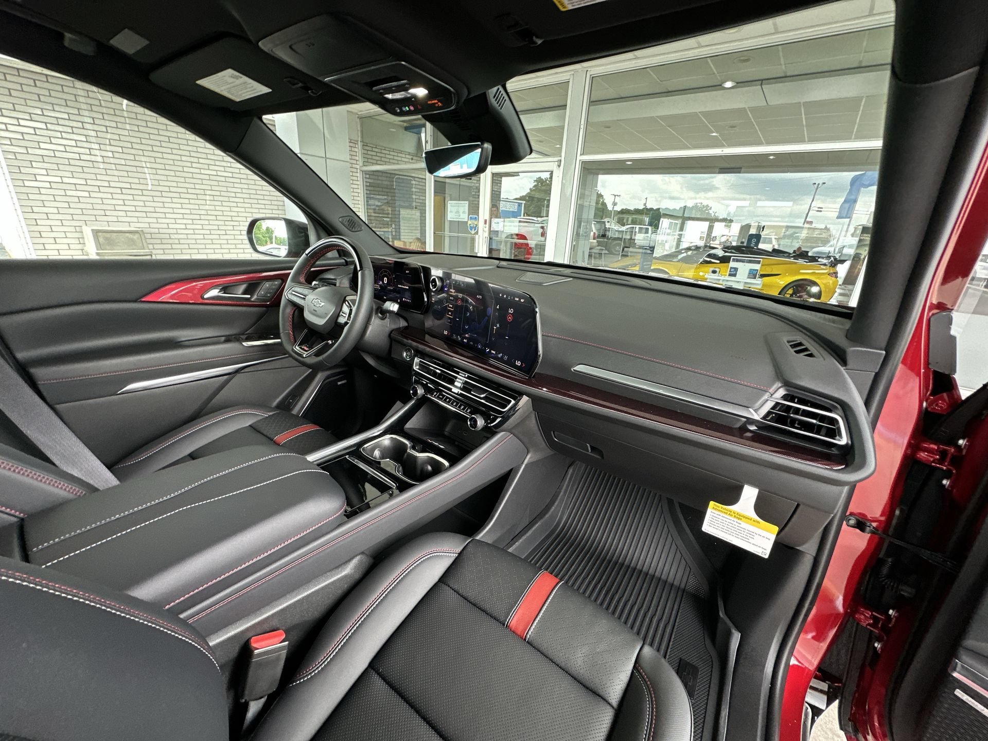New 2026 Chevrolet Traverse RS w/ LPO, Floor Liner Package FWD image 30