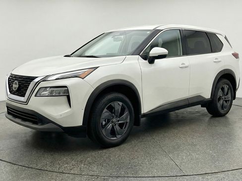 Used 2025 Nissan Rogue SV AWD/4WD image 3
