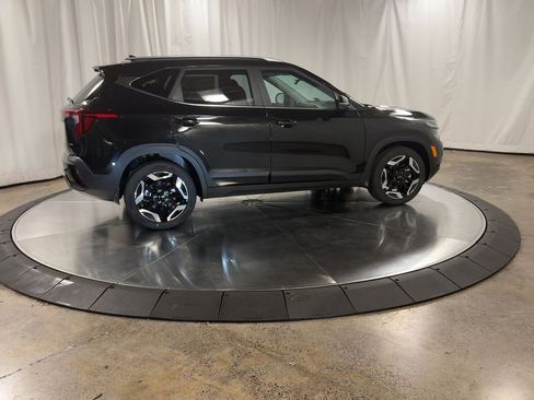 New 2026 Kia Seltos SX image 2