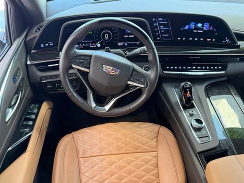 Used 2023 Cadillac Escalade Premium Luxury AWD/4WD image 12