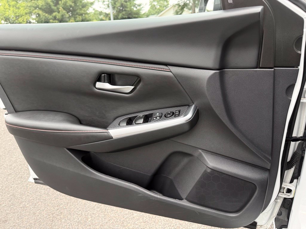 Certified 2025 Nissan Sentra SR FWD image 16