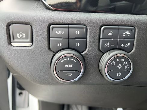 Certified 2024 Chevrolet Silverado 1500 LTZ image 18