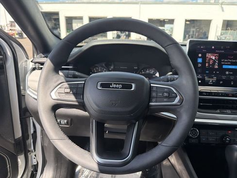 Used 2023 Jeep Compass Limited AWD/4WD image 21