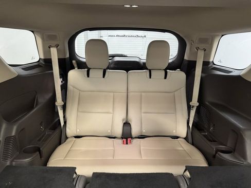 Used 2020 Ford Explorer Platinum image 32