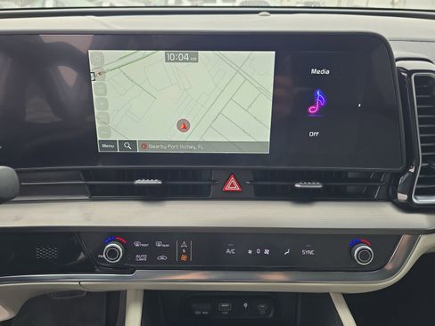 Used 2023 Kia Sportage EX image 17