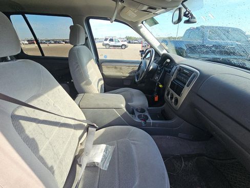 Used 2004 Ford Explorer XLT image 8