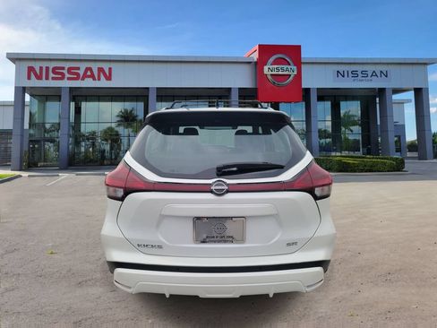 Used 2023 Nissan Kicks SR w/ SR Premium Package FWD image 3