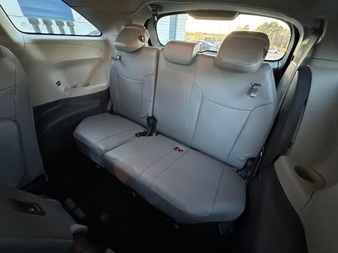 Used 2023 Toyota Sienna XLE image 33
