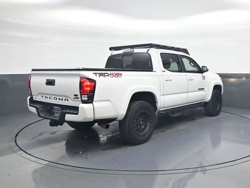 Used 2018 Toyota Tacoma TRD Sport image 7