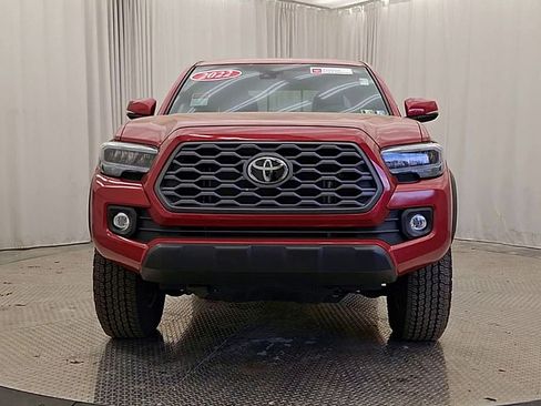 Used 2022 Toyota Tacoma TRD Off-Road w/ Technology Package AWD/4WD image 3